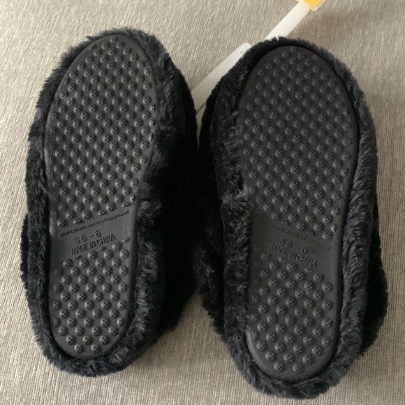 Women’s New Soft Black Fury Size S(5/6) Slipper - Picture 3 of 4